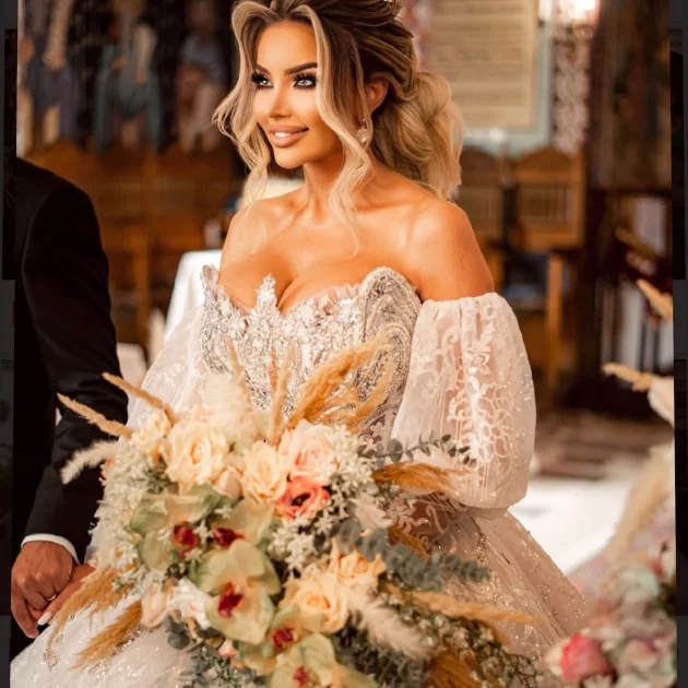 Roxana Vașniuc își donează rochia de mireasă după divorțul de Ionuț Bodi: „Ofer cadou rochie de mireasă”