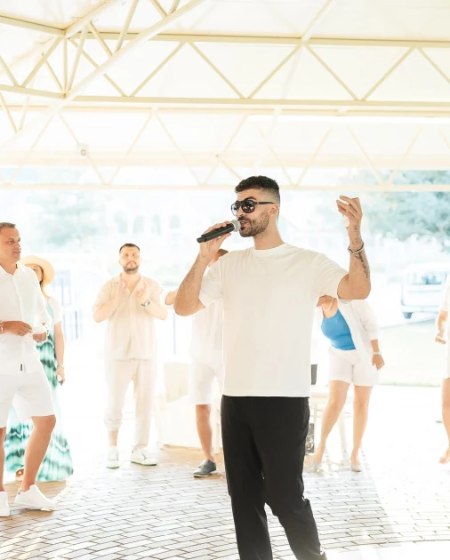 Steve Ant, încurcat la înregistrări de un greier „care se aude 100%”: „Nu-l găsesc și nu se oprește”