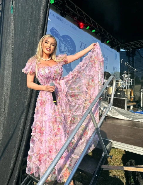 Roxana Vașniuc își donează rochia de mireasă după divorțul de Ionuț Bodi: „Ofer cadou rochie de mireasă”
