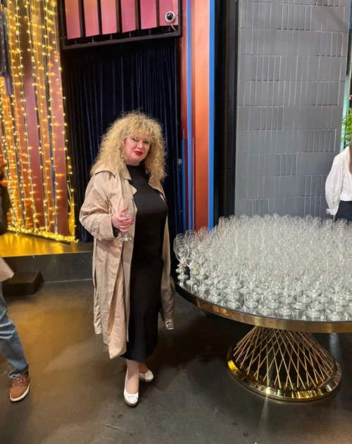 Oana Lis i-a chemat frizerul acasă lui Viorel Lis. Fostul primar al Capitalei a făcut glume în timpul tunsului