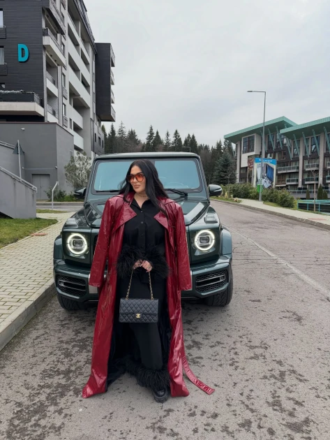 Oana Radu și Șerban Balaban, incident pe A0: duba a rămas cu două roți dezumflate după o groapă