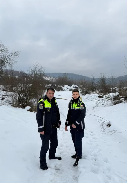 Laurențiu și Cornel, polițiștii care au salvat un bărbat spânzurat în Ghelari, Hunedoara: intervenție după un apel la 112