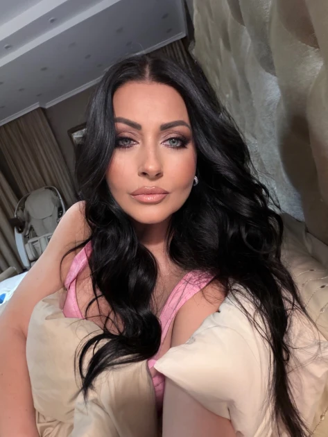 Gabriela Cristea, în costum de baie după ce spune că a slăbit 30 kg într-un an: „Mi-a rămas pielea un pic mare”
