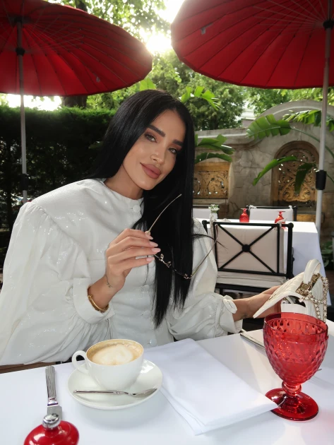 Adelina Pestrițu revine la TV: va prezenta la PRO TV reality show-ul „Burlacii: Foc în Paradis”