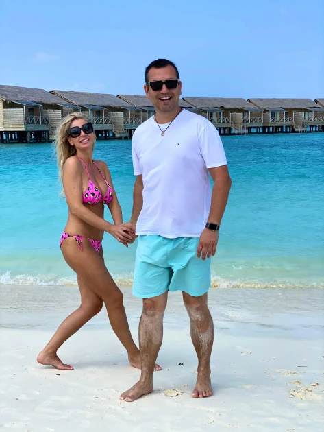 Andreea Bănică, mesaj pentru Lucian Mitrea de aniversare: 18 ani de căsnicie, chiar de ziua ei