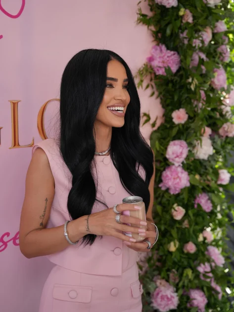 Adelina Pestrițu revine la TV: va prezenta la PRO TV reality show-ul „Burlacii: Foc în Paradis”