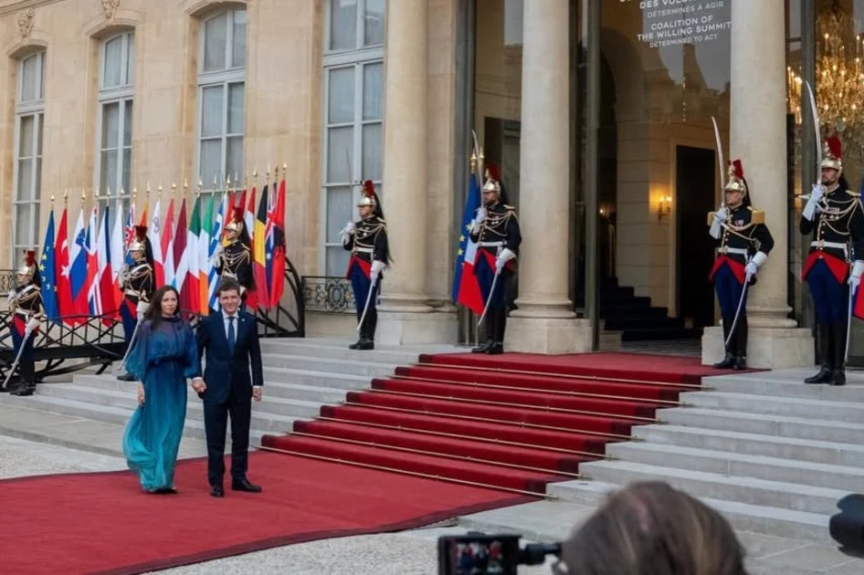 Cum s-a îmbrăcat Mirabela Grădinaru la recepția de la Palatul Élysée, alături de Nicușor Dan. Imagini de pe covorul roșu