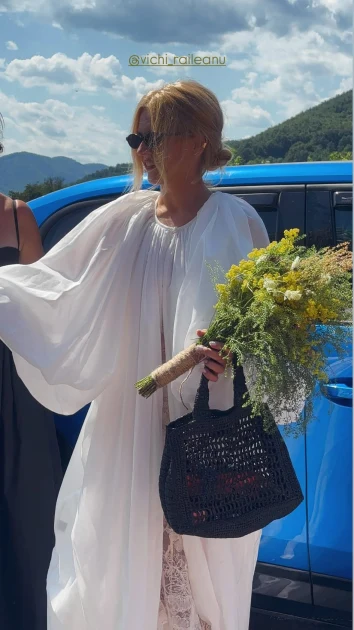 Vichi Răileanu s-a căsătorit cu Adrian Ștefănescu. Imagini din ziua cununiei religioase