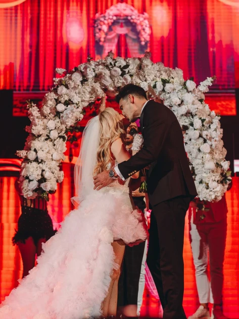 Andreea Bălan, în rochie de mireasă la Sala Palatului: „repetiție” de nuntă pe scenă cu Victor Cornea