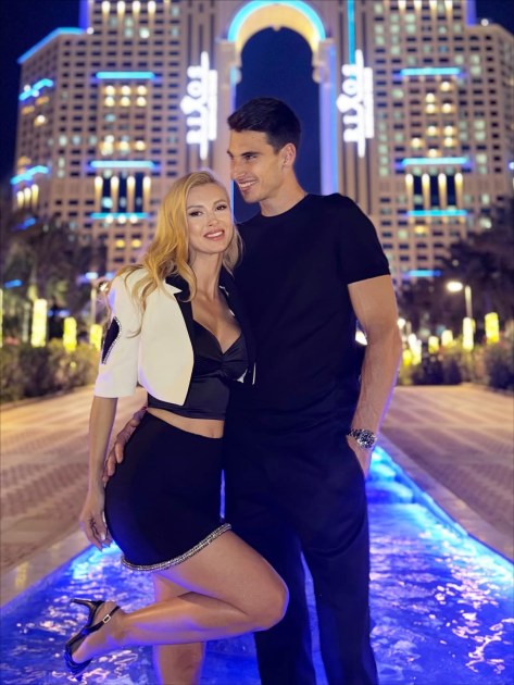 Invitații din sticlă și trei rochii de mireasă: cum arată nunta Andreei Bălan, pas cu pas