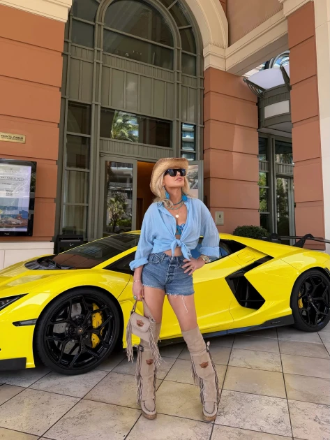 Loredana Groza, în costum de baie la piscină, în Monaco: imaginile care au stârnit reacții