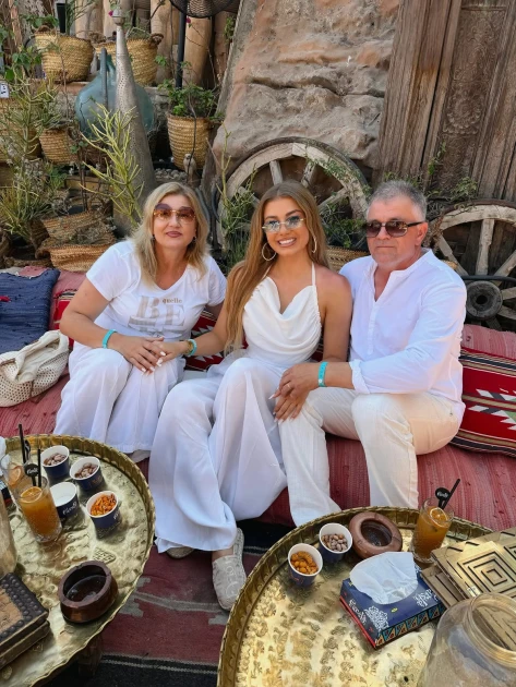 Codruța Filip, vacanță în Africa alături de părinți: imaginile de pe plajă și mesajul ei despre sprijin