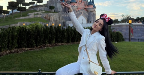 Adelina Pestrițu revine la TV: va prezenta la PRO TV reality show-ul „Burlacii: Foc în Paradis”