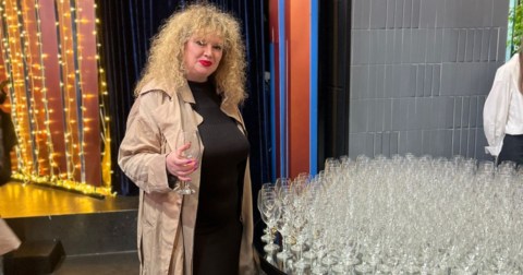 Oana Lis i-a chemat frizerul acasă lui Viorel Lis. Fostul primar al Capitalei a făcut glume în timpul tunsului