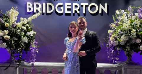 Cine sunt Ștefan și Anamaria, cuplul care s-a logodit la Balul Bridgerton din București, cu ajutorul Andreei Marin