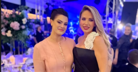 Andreea Bănică, apariție remarcată la nunta Andreei Bălan cu Victor Cornea: rochia neagră cu detaliul floral alb