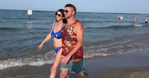 Gabriela Cristea, după criticile la pozele în costum de baie: „Nu trebuie să fii suficient de slabă ca să ai voie la plajă”