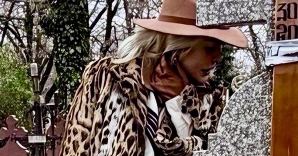 Loredana Groza, la mormântul tatălui ei, Vasile Groza: „40 de zile fără tine”, la Cimitirul Bellu