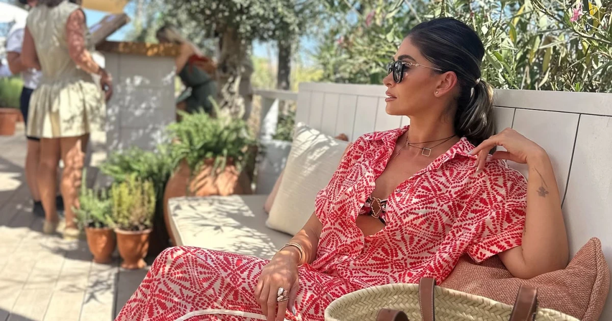Alina Pușcaș, invadată de viespi la casă: „zeci de viespi” și cuiburi apărute inclusiv sub fațadă