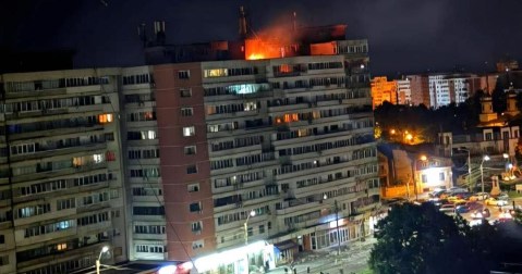 Dronă cu încărcătură explozivă, descrisă ca fiind rusească, prăbușită peste un bloc din Galați: doi răniți, dosar penal deschis