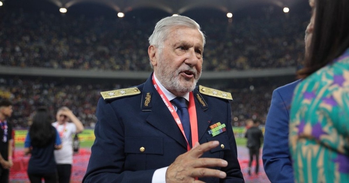 Ilie Năstase s-a urcat pe scaun la întâlnirea cu Roxana Ciuhulescu. Ce se aude în clipul postat de vedetă