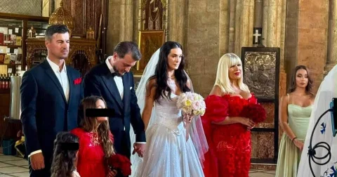 Elena Udrea și Adrian Alexandrov, nași de cununie: rochia roșie „sirenă” și mesajul pentru Valentina și George