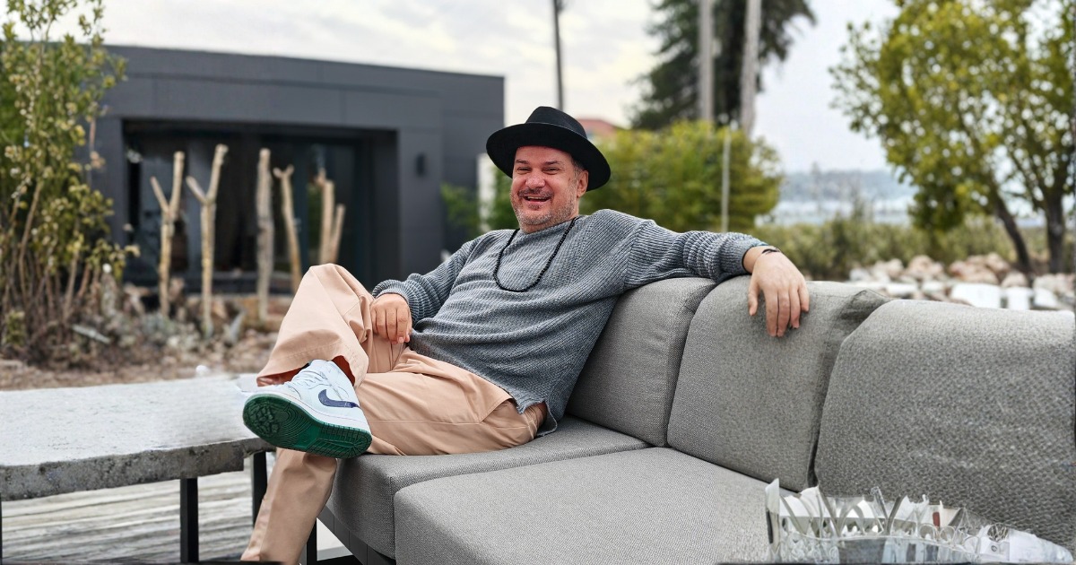 Adi de la Vâlcea, rezident în Dubai: studio de 260.000 € și planuri între scenă, afaceri și viața de bunic