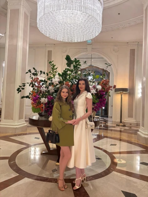 Monica Gabor, cină cu Irina Columbeanu la New York: imaginile care au atras atenția prin asemănarea lor