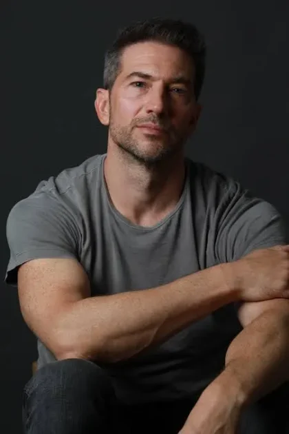 Mădălina Bellariu Ion îl readuce în România pe Luke Roberts, actorul văzut în Game of Thrones, pentru thrillerul Acel martie