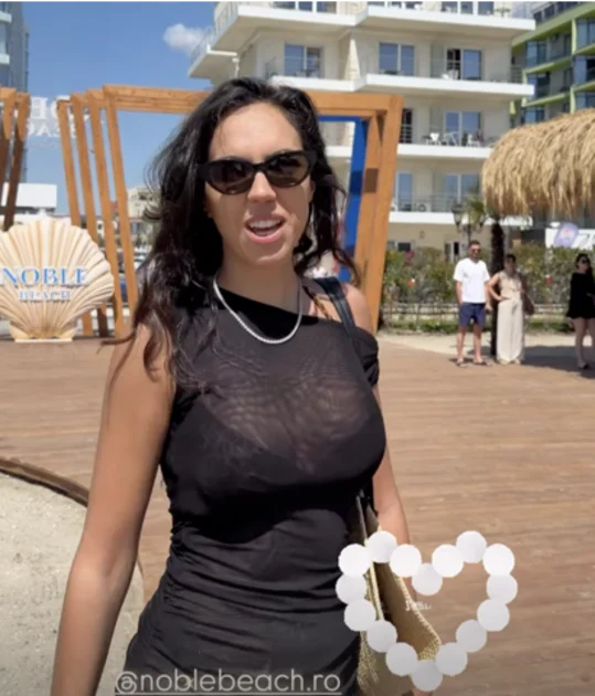 Dorian Popa, imagini din Mamaia Nord cu Andreea: rochia neagră, transparentă, peste costumul de baie
