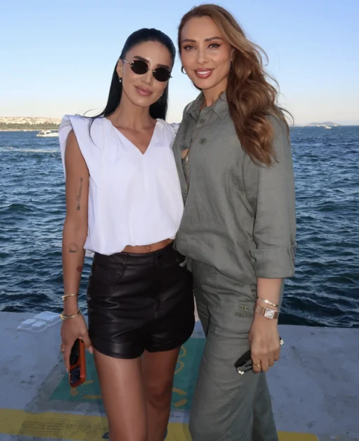 Adelina Pestrițu și Iulia Vântur s-au revăzut la Istanbul: clipul filmat împreună pe malul Bosforului