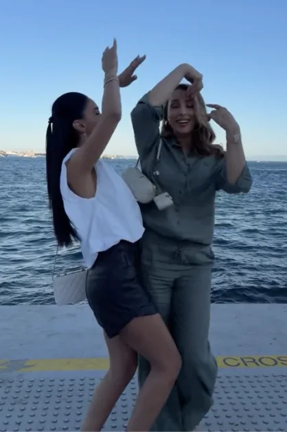 Adelina Pestrițu și Iulia Vântur s-au revăzut la Istanbul: clipul filmat împreună pe malul Bosforului
