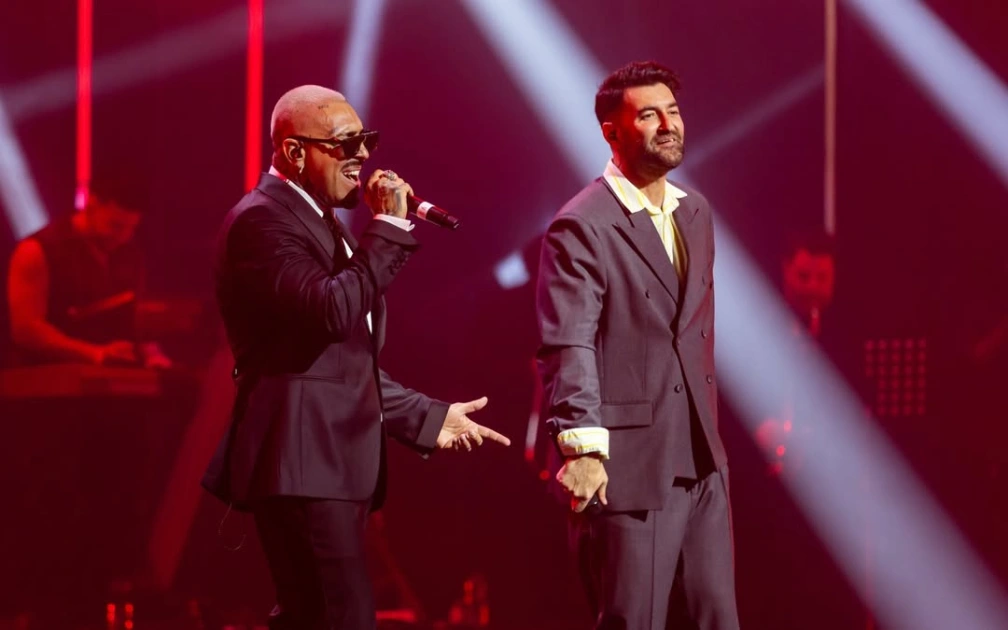 Smiley, Alex Velea și Connect-R au lansat live, la Sala Palatului, albumul „Anii în care nu dormim”, în fața a 4.000 de oameni