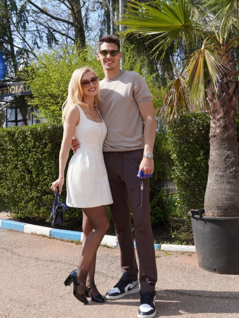 Andreea Bălan și Victor Cornea, surprinși în Herăstrău: tenismenul i-a făcut o mini-ședință foto