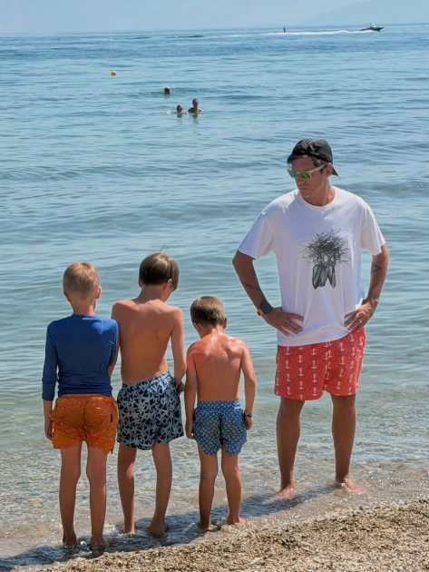 Adela Popescu și Radu Vâlcan, vacanță în Grecia cu cei trei băieți: Rhodos, Lindos și „cel mai frumos moment” la apus