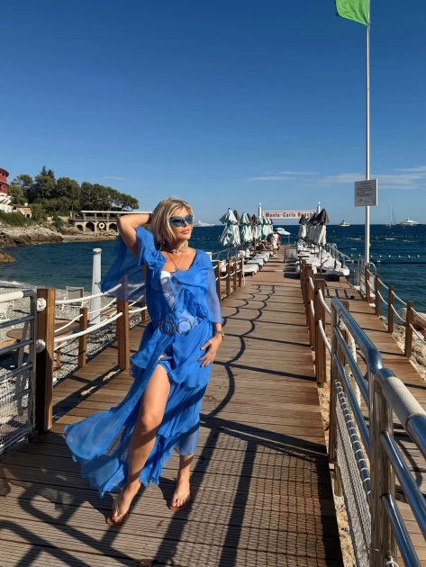 Loredana Groza, în costum de baie la piscină, în Monaco: imaginile care au stârnit reacții