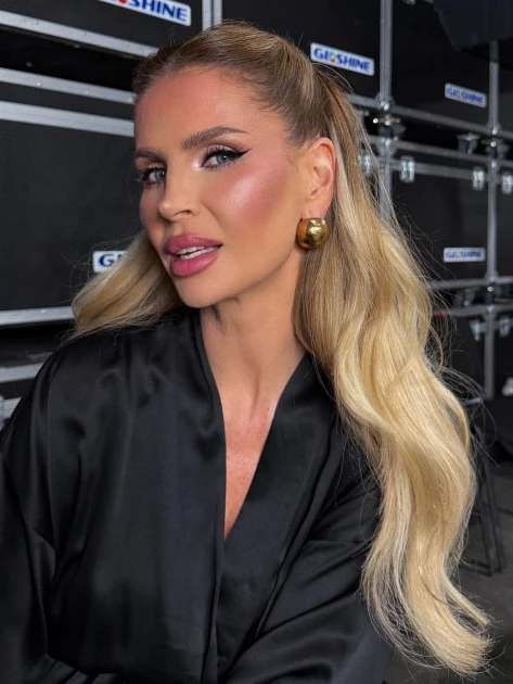 Andreea Bănică, în costum de baie la piscină, la 48 de ani: „În spatele unei fotografii sunt sute de alegeri”
